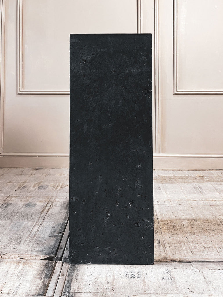 Black Concrete Plinth – plinths.london